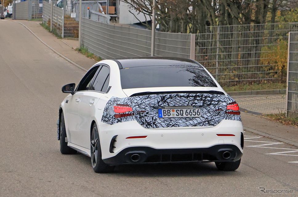 メルセデスAMG A35セダン 改良新型プロトタイプ(スクープ写真)《APOLLO NEWS SERVICE》