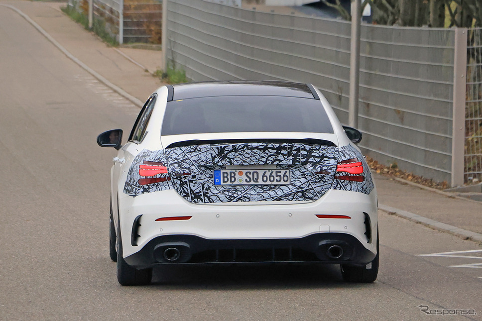 メルセデスAMG A35セダン 改良新型プロトタイプ(スクープ写真)《APOLLO NEWS SERVICE》