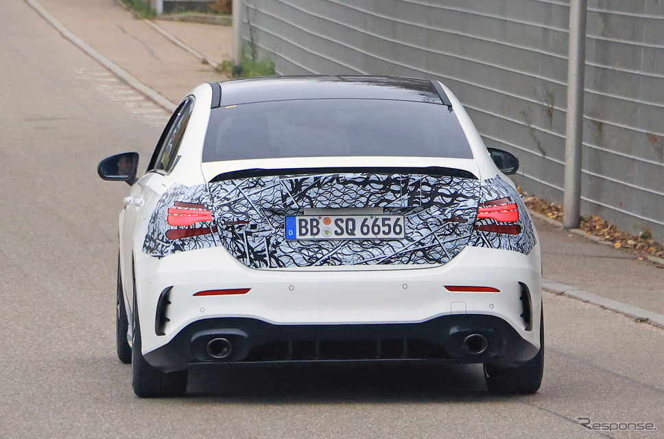 メルセデスAMG A35セダン 改良新型プロトタイプ(スクープ写真)《APOLLO NEWS SERVICE》