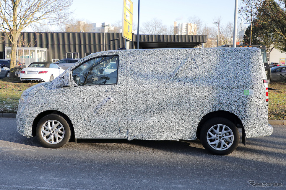 VW トランスポーターT7 ピックアップトラック仕様のプロトタイプ（スクープ写真）《APOLLO NEWS SERVICE》