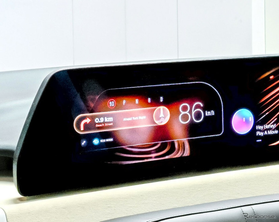 LGディスプレイの車載用としては世界最大の57インチディスプレイ「57インチP2P LCD」(CES 2024)《photo by LG Display》