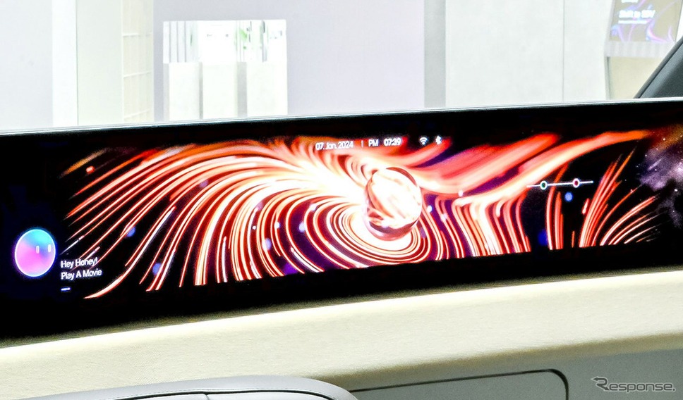 LGディスプレイの車載用としては世界最大の57インチディスプレイ「57インチP2P LCD」(CES 2024)《photo by LG Display》