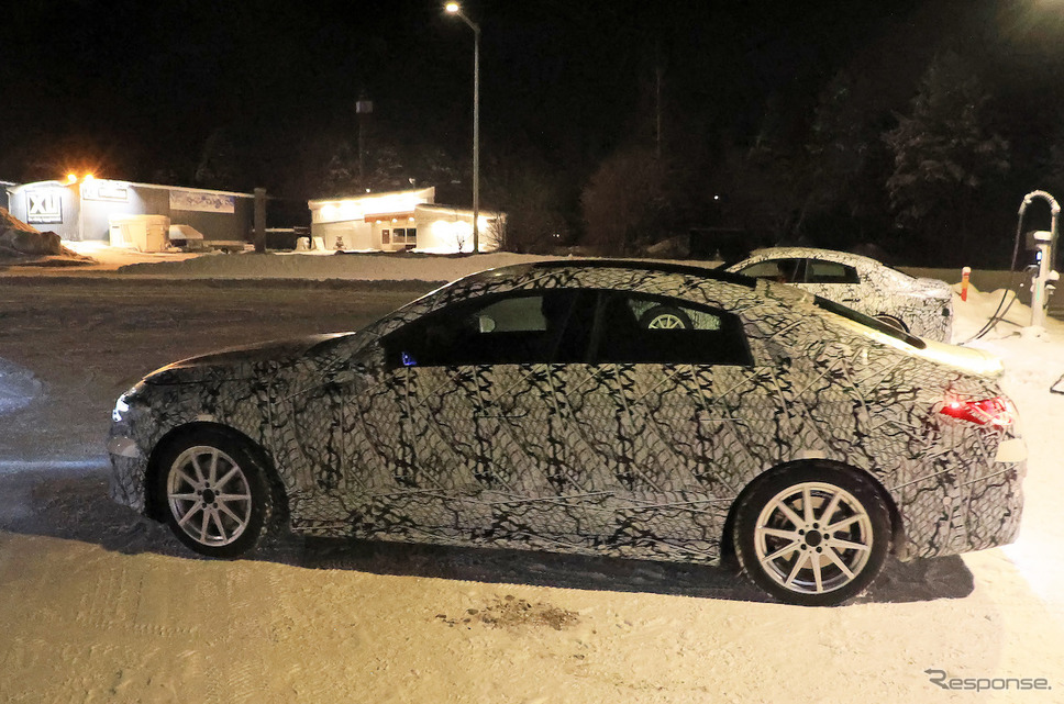 メルセデスベンツ CLA 次期型プロトタイプ(スクープ写真)《APOLLO NEWS SERVICE》