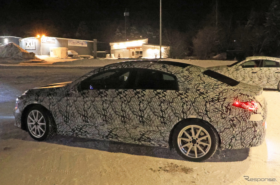 メルセデスベンツ CLA 次期型プロトタイプ(スクープ写真)《APOLLO NEWS SERVICE》