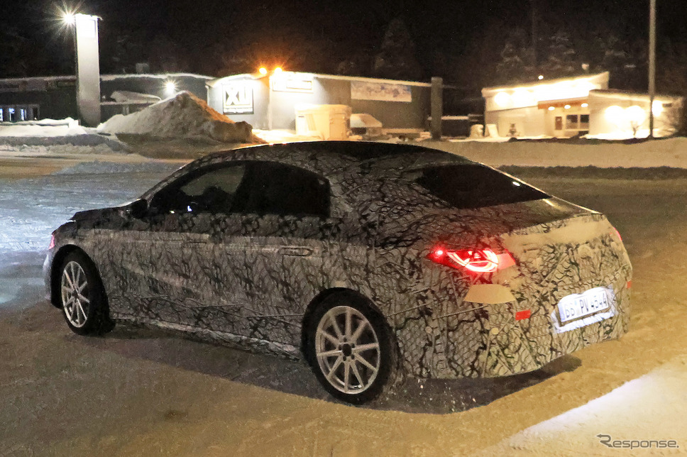 メルセデスベンツ CLA 次期型プロトタイプ(スクープ写真)《APOLLO NEWS SERVICE》