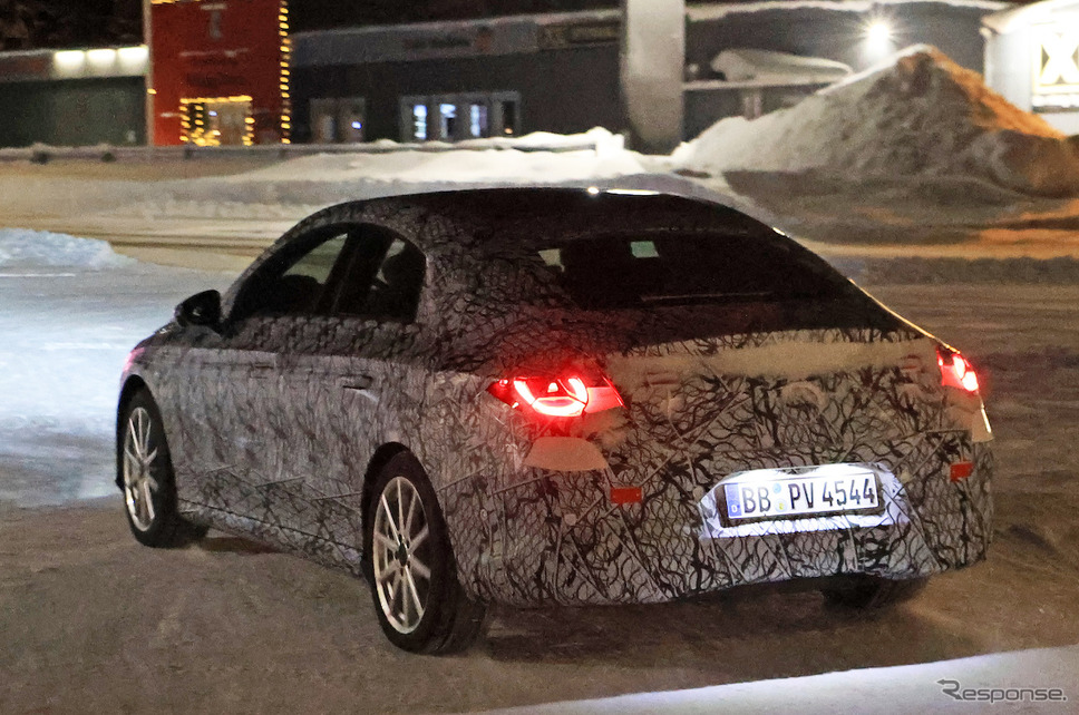 メルセデスベンツ CLA 次期型プロトタイプ(スクープ写真)《APOLLO NEWS SERVICE》