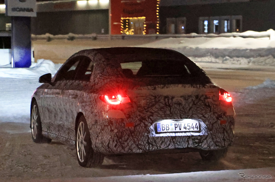 メルセデスベンツ CLA 次期型プロトタイプ(スクープ写真)《APOLLO NEWS SERVICE》