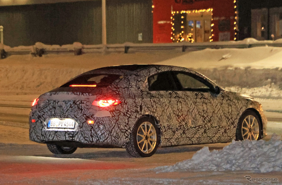 メルセデスベンツ CLA 次期型プロトタイプ(スクープ写真)《APOLLO NEWS SERVICE》