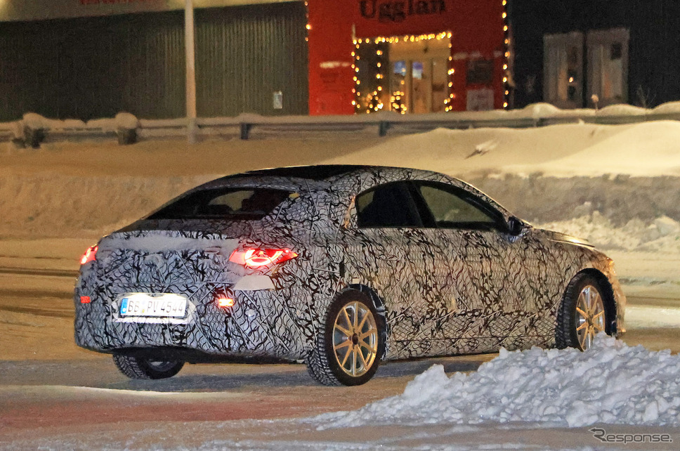 メルセデスベンツ CLA 次期型プロトタイプ(スクープ写真)《APOLLO NEWS SERVICE》