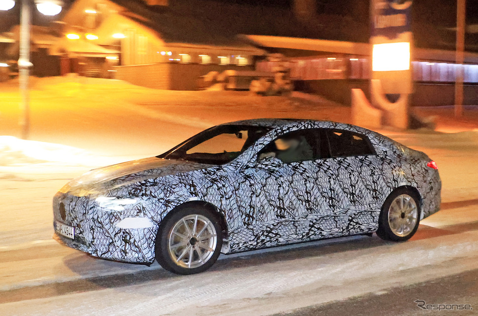 メルセデスベンツ CLA 次期型プロトタイプ(スクープ写真)《APOLLO NEWS SERVICE》