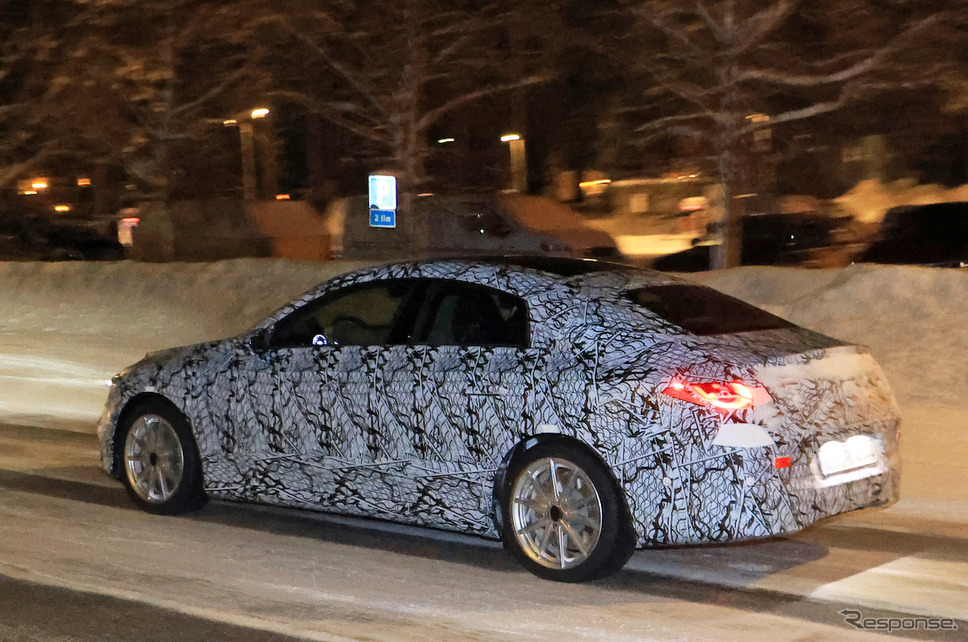 メルセデスベンツ CLA 次期型プロトタイプ(スクープ写真)《APOLLO NEWS SERVICE》