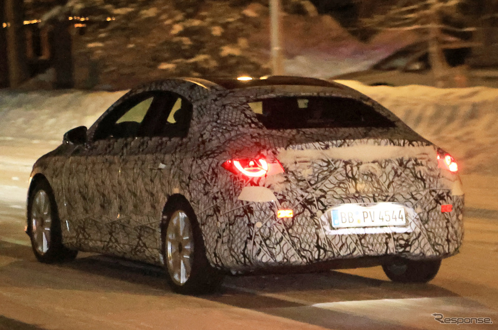 メルセデスベンツ CLA 次期型プロトタイプ(スクープ写真)《APOLLO NEWS SERVICE》