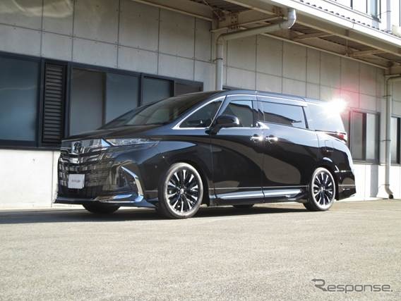 SUSTEC NF210アルファードハイブリッド・エグゼクティブラウンジ専用実装例《写真提供 タナベ》