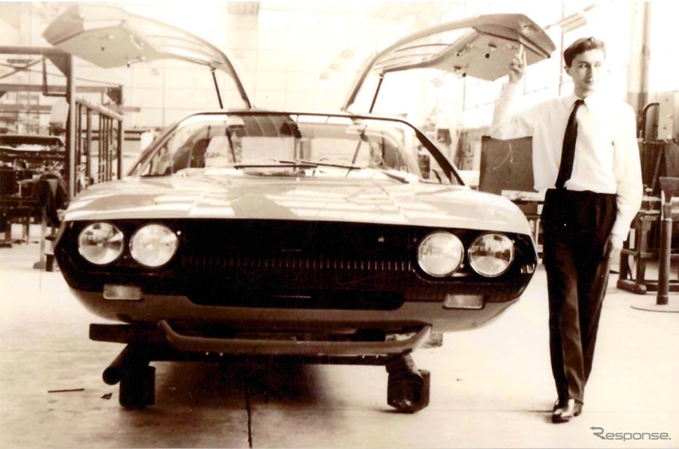 1968年ランボルギーニ・エスパーダと、マルチェッロ・ガンディーニ。当時29歳《photo by Marcello Gandini Archive》