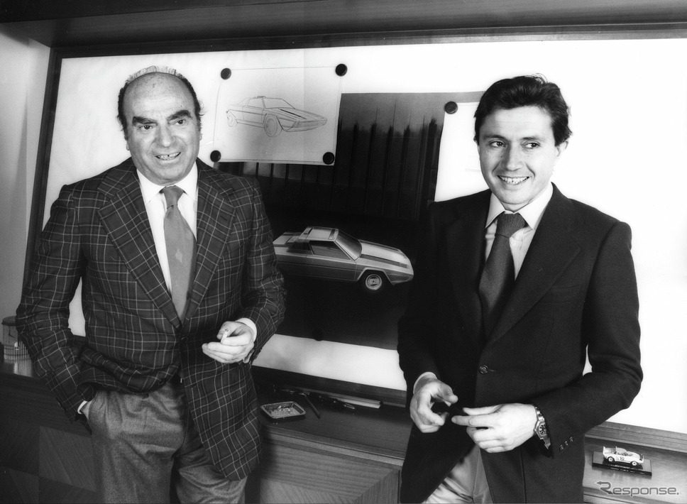 1976年、ヌッチオ・ベルトーネ（向かってひだり）と当時38歳のガンディーニ《photo by Museo Nazionale Automobile Torino》