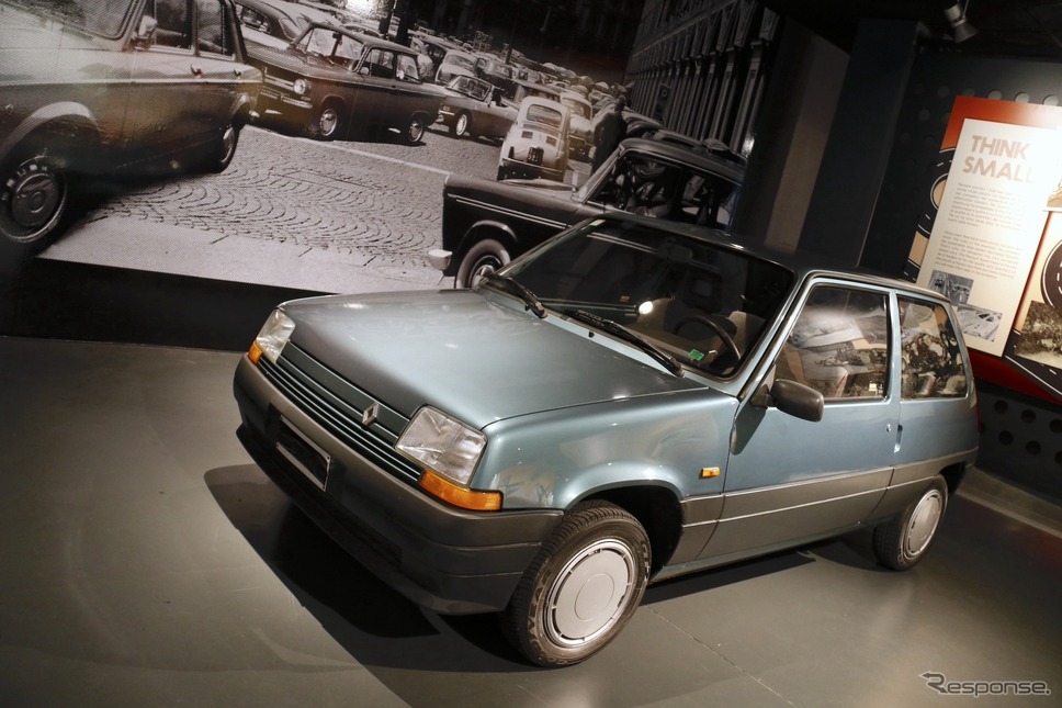 1984年ルノー5。2019年、トリノ自動車博物館企画展で《photo by Akio Lorenzo OYA》