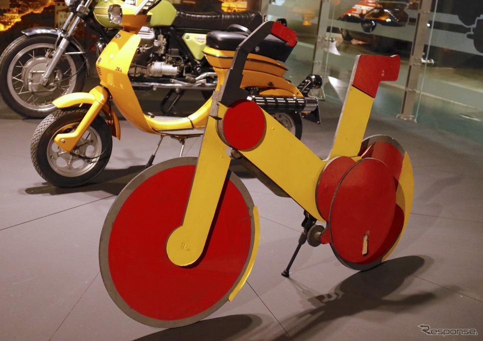 折り畳み自転車のための研究。2019年、トリノ自動車博物館企画展で《photo by Akio Lorenzo OYA》