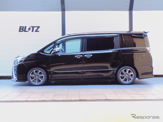 DAMPER ZZ-R ヴォクシー装着例(フロント:35mmダウン / リア:46mmダウン)《画像提供 BLITZ》