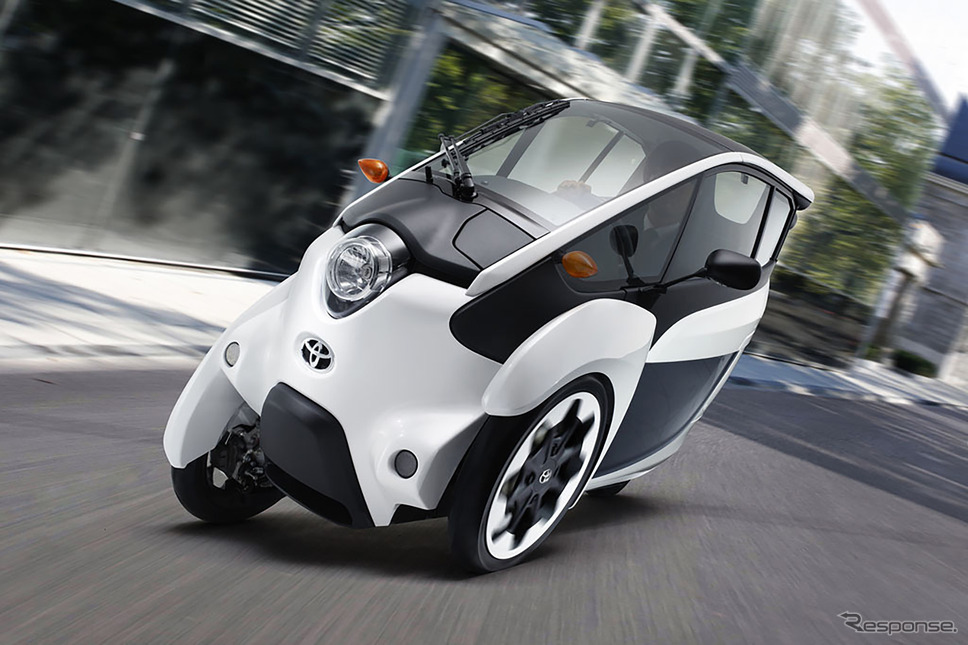トヨタが次世代モビリティとして2013年に初公開した『i-ROAD』《写真提供 トヨタ自動車》