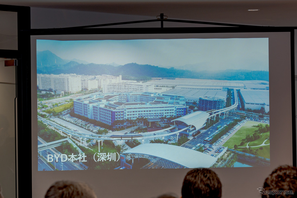 スライドを用いてBYDの事業説明も行われた。《写真撮影 関口敬文》