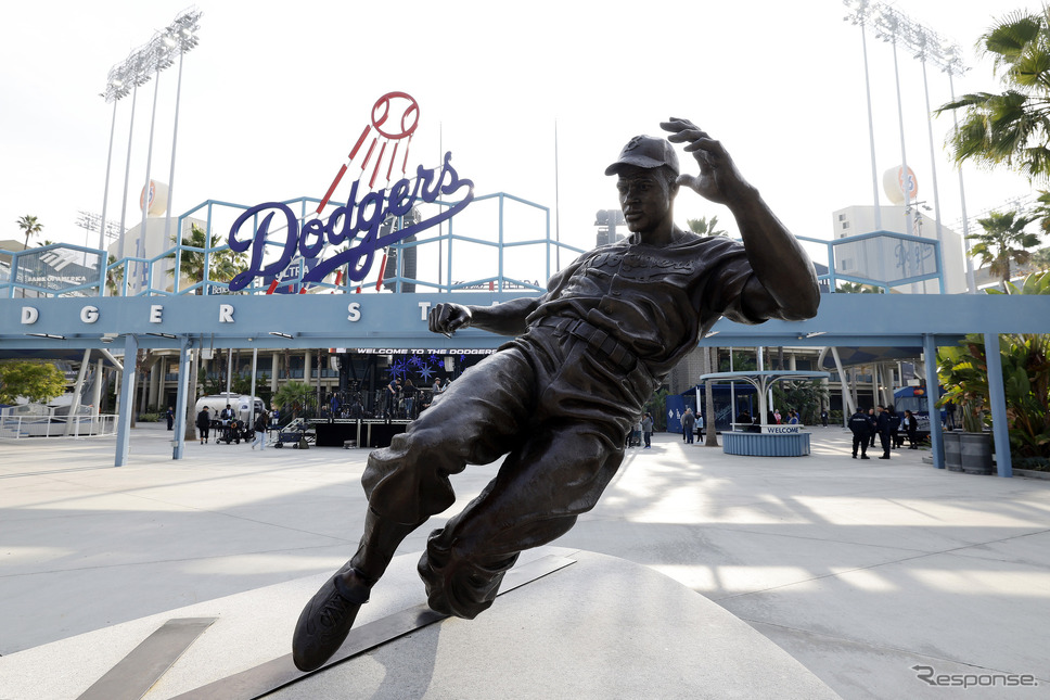 ドジャー・スタジアム《Photo by Kevork Djansezian/Getty Images Sport/ゲッティイメージズ》