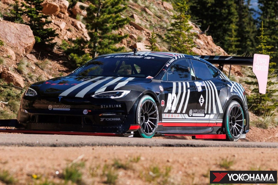 〈Pikes Peak International Hill Climb〉でバイオマス素材を使用した「ADVAN A005」装着車両（2023年）《画像提供 横浜ゴム》