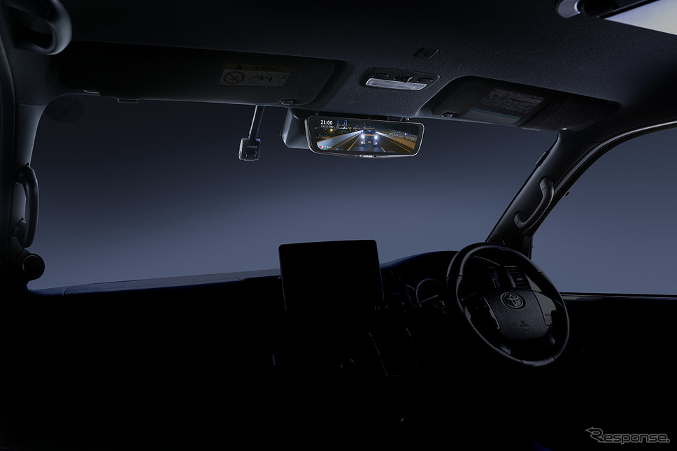 ハイエース専用モデル　12型ドライブレコーダー搭載デジタルミラー室内装着イメージ《画像提供 アルパイン》