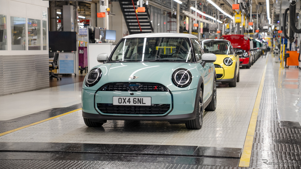 英国オックスフォード工場で生産が開始されたMINI ハッチバック 新型《photo by MINI》