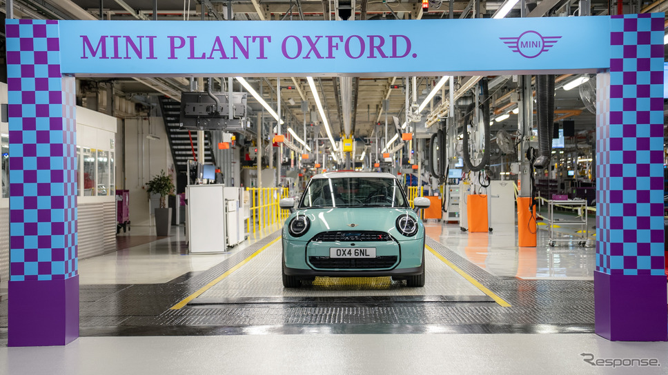 英国オックスフォード工場で生産が開始されたMINI ハッチバック 新型《photo by MINI》