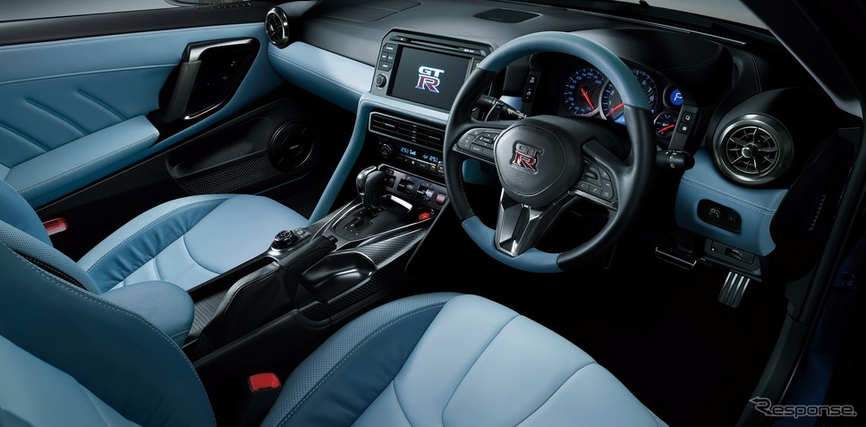 GT-R Premium edition 内装色ブルーヘブン《写真提供：日産自動車》