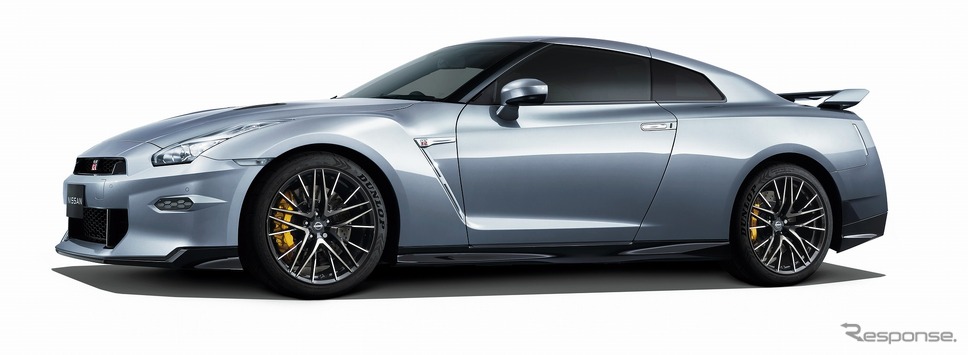 日産GT-R 2025年モデル（アルティメイトメタルシルバー）《写真提供：日産自動車》