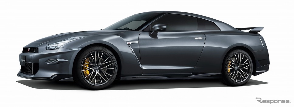日産GT-R 2025年モデル（ダークメタルグレー）《写真提供：日産自動車》