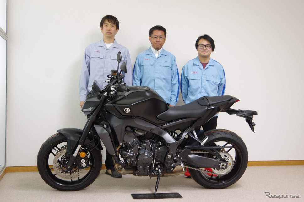 新型「MT-09」開発メンバー。中央がプロジェクトリーダーの津谷晃司さん《写真撮影 宮崎壮人》