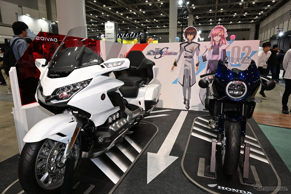 映画『機動戦士ガンダムSEED FREEDOM』に登場したホンダ ゴールドウイングとホーク11(東京モーターサイクルショー2024)《写真撮影 安藤貴史》