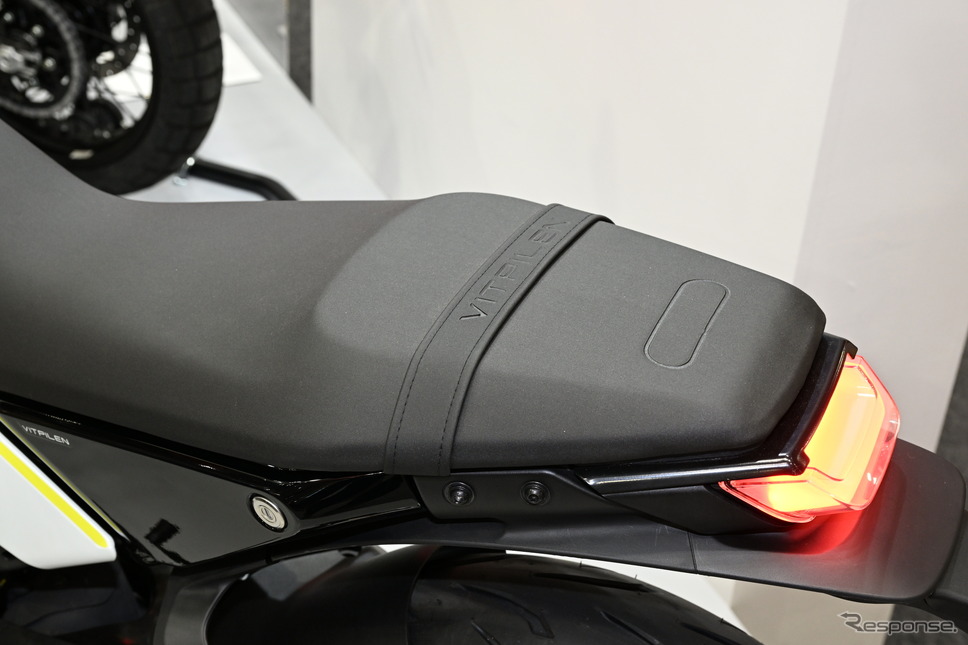 ハスクバーナ ヴィットピレン401(東京モーターサイクルショー2024)《写真撮影 安藤貴史》