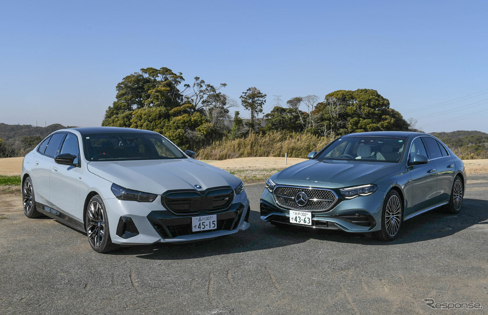 BMW i5 M60（左）とメルセデスベンツ E350e（右）《写真撮影 中野英幸》