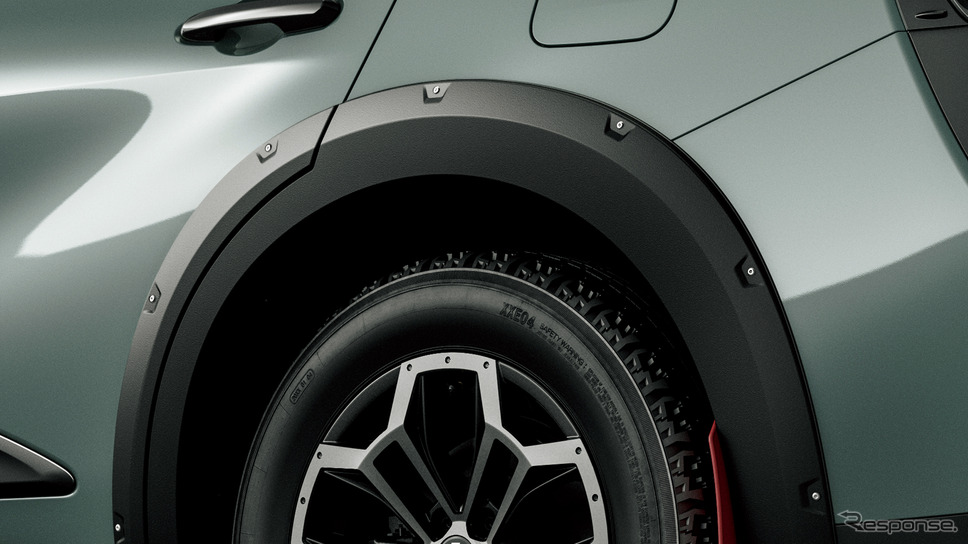 トヨタ クラウン 特別仕様車 CROSSOVER RS“LANDSCAPE” 専用オーバーフェンダーモール（GORI GORI BLACK塗装）《写真提供：トヨタ自動車》