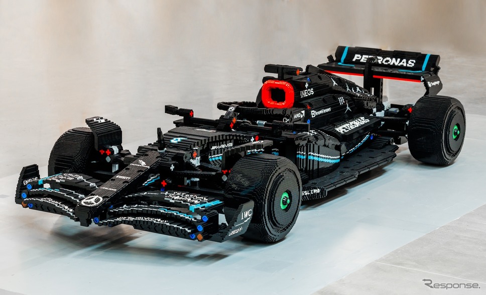 LEGO MERCEDES-AMG PETRONAS F1 W14 E PERFORMANCE 実物大モデル《写真提供 レゴジャパン》