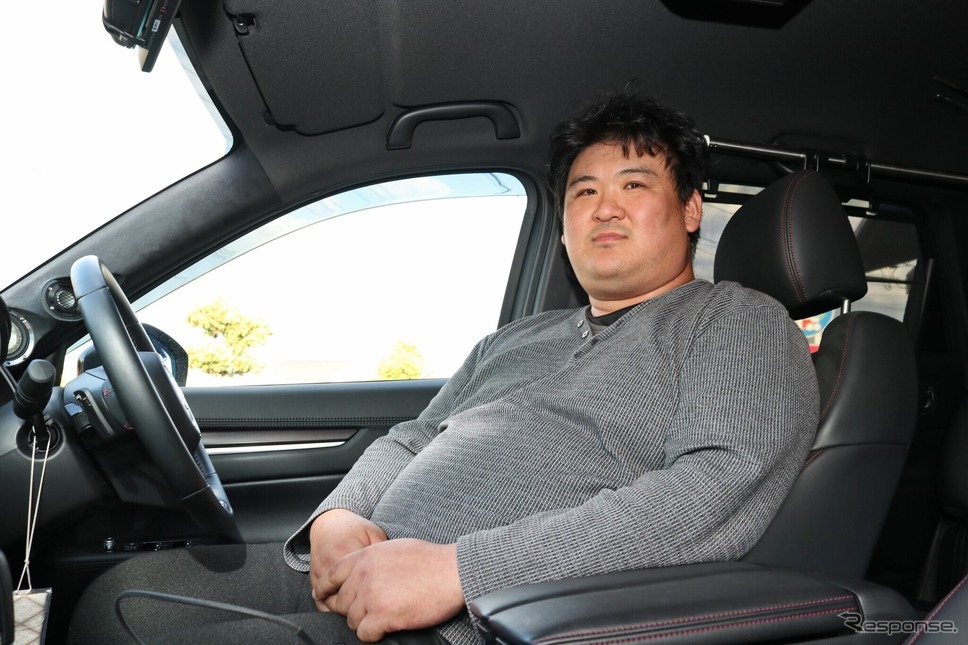 ドライブ中は洋楽中心でさまざまな曲を楽しむオーナーの岡本さん、レジャー仕様には音の良さは必須だと考えている。