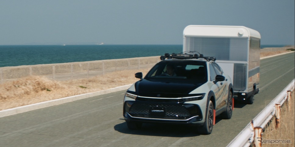 クラウン特別仕様車CROSSOVER RS “LANDSCAPE”とオフグリッドモバイルベースイメージ《写真提供 トヨタ自動車》
