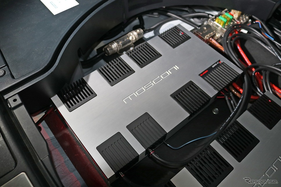 パワーアンプにはモスコニの4チャンネルモデルであるZERO4を2台チョイス。クセのないスムーズサウンドを表現する。