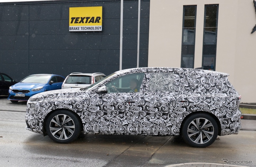アウディ Q7 次期型プロトタイプ(スクープ写真)《APOLLO NEWS SERVICE》