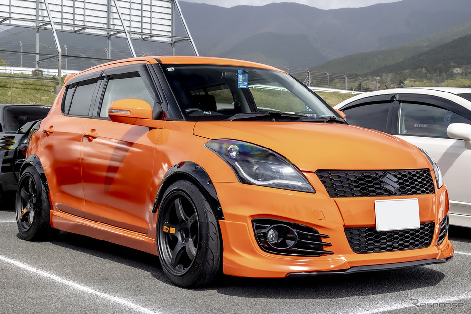 スズキ スイフト×グラムライツ57CR SPEC D　215/45R17《写真撮影　山内潤也》