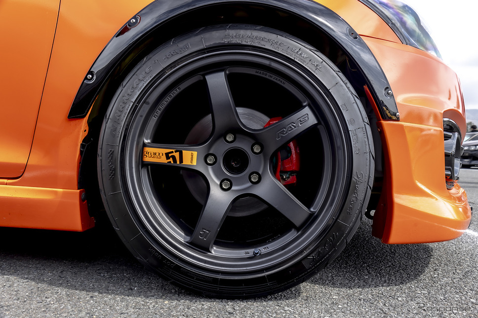 スズキ スイフト×グラムライツ57CR SPEC D　215/45R17《写真撮影　山内潤也》