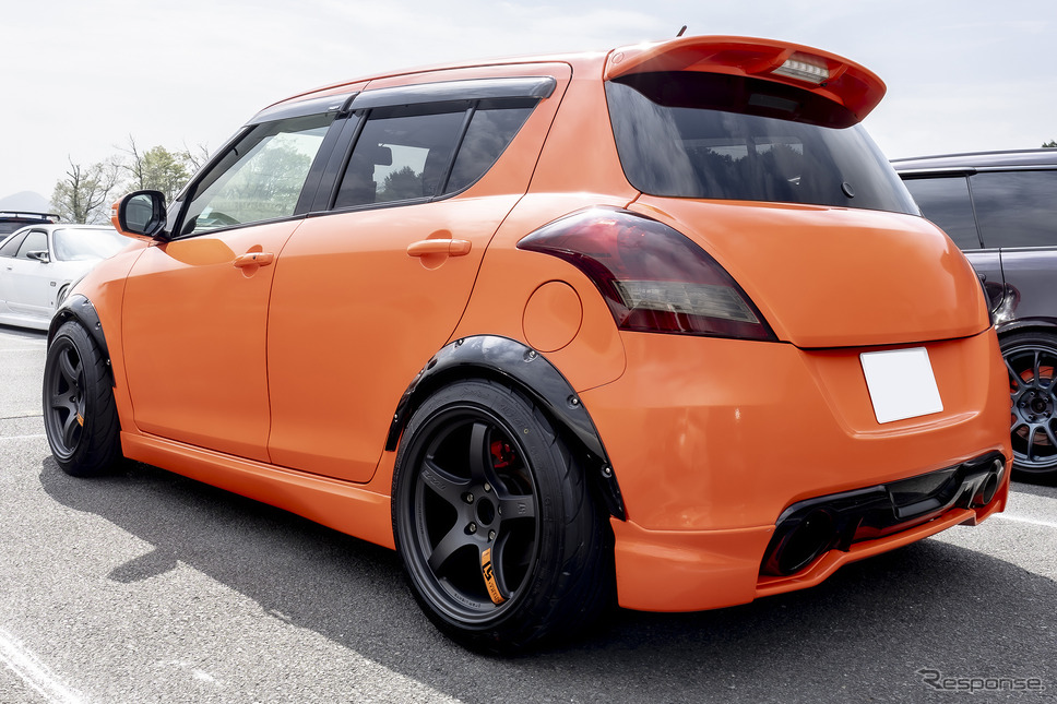 スズキ スイフト×グラムライツ57CR SPEC D　215/45R17《写真撮影　山内潤也》