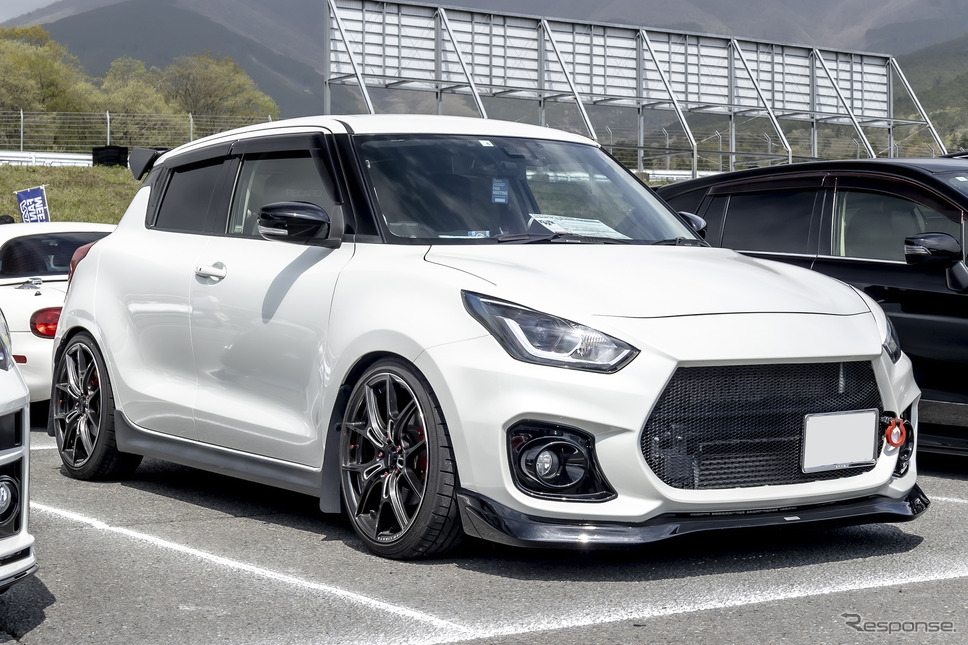 スズキ スイフト×グラムライツ57FX　205/40R18《写真撮影　山内潤也》