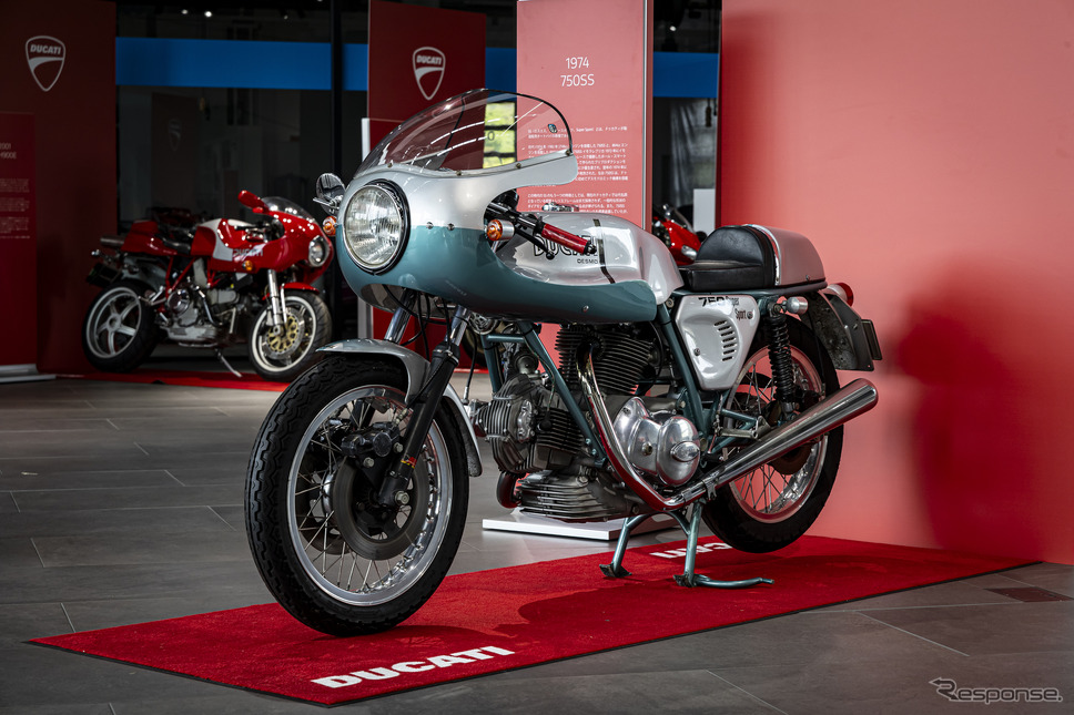 1974年式のラウンドケースの750SS。1972年にイモラ200マイルで1-2フィニッシュしたため、イモラレプリカとも呼ばれる伝説のドゥカティ。《photo by 小川勤》