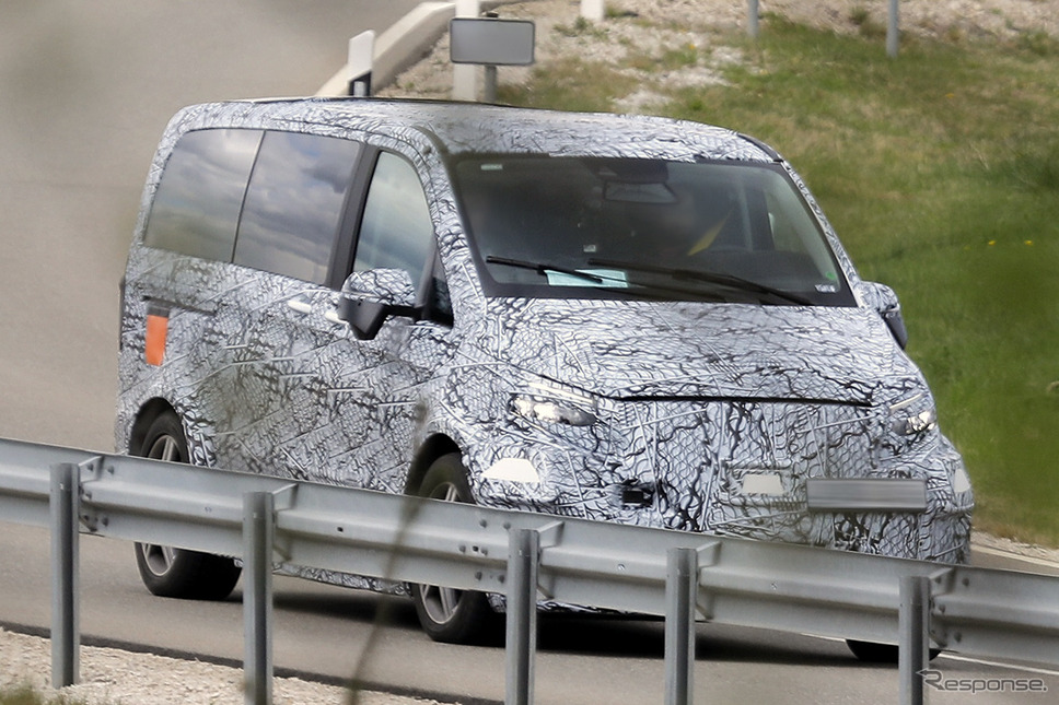 メルセデスベンツ EQV 次期型プロトタイプ(スクープ写真)《APOLLO NEWS SERVICE》