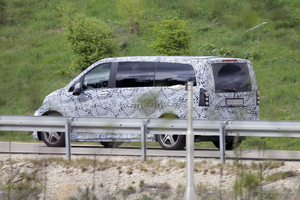 メルセデスベンツ EQV 次期型プロトタイプ(スクープ写真)《APOLLO NEWS SERVICE》