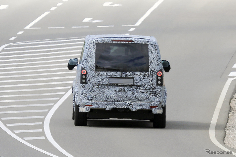 メルセデスベンツ EQV 次期型プロトタイプ(スクープ写真)《APOLLO NEWS SERVICE》